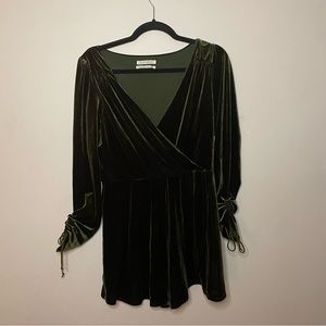 Urban Outfitters Velvet Green Long Sleeve Faux Wrap Romper Women’s Size L